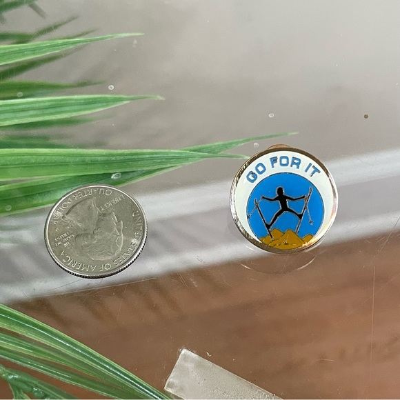 Vintage 1980 Crescent Moon Ski enamel pin badge retro Go For It 80s novelty - Picture 7 of 9